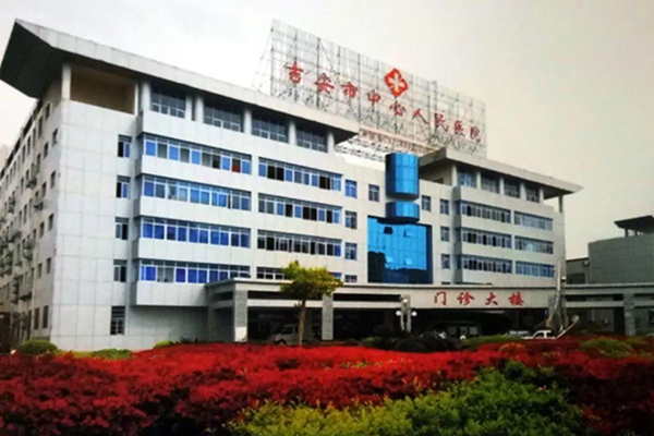 绿巨人黑科技APP家具廠家 為家鄉助力-吉安市中心人民醫院實驗台項目！